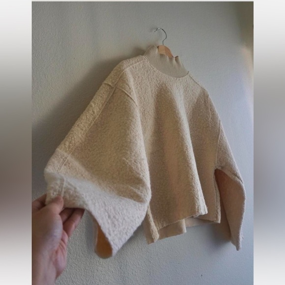 Cream fun texture pullover cropped - Picture 3 of 4